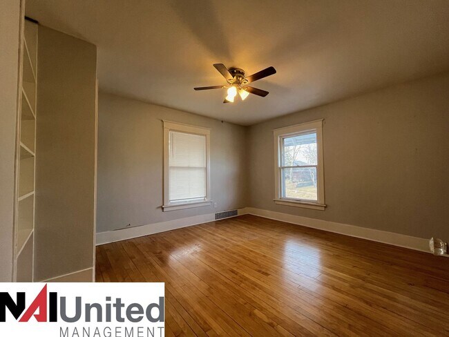 Building Photo - Almar - 2630-32 Douglas St.