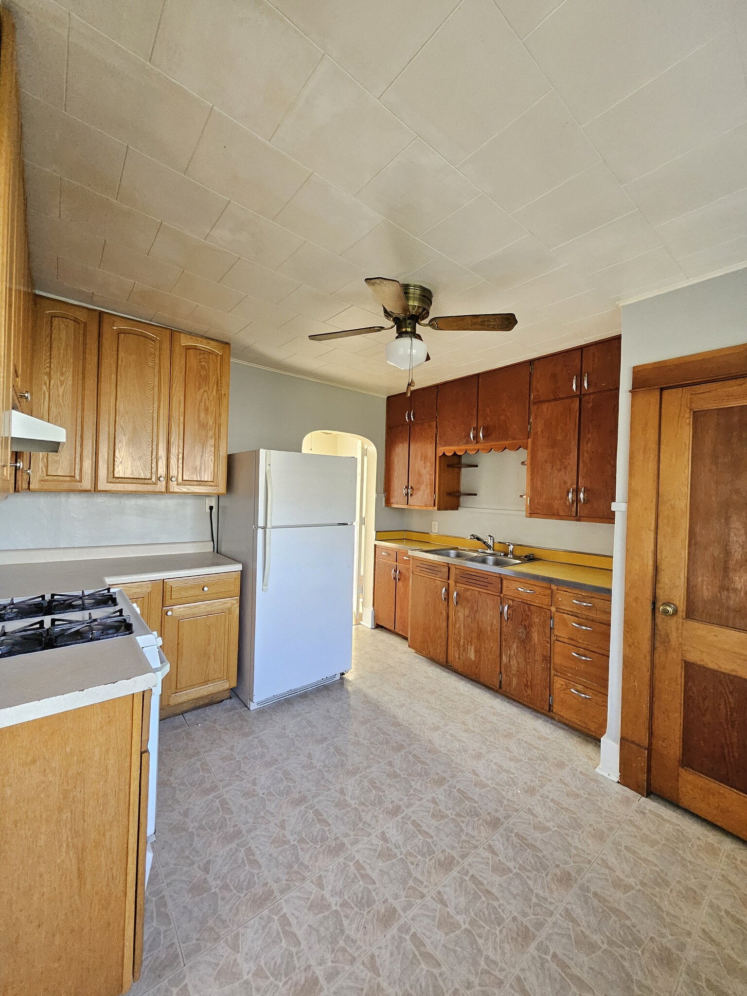 Building Photo - 616 Lee St