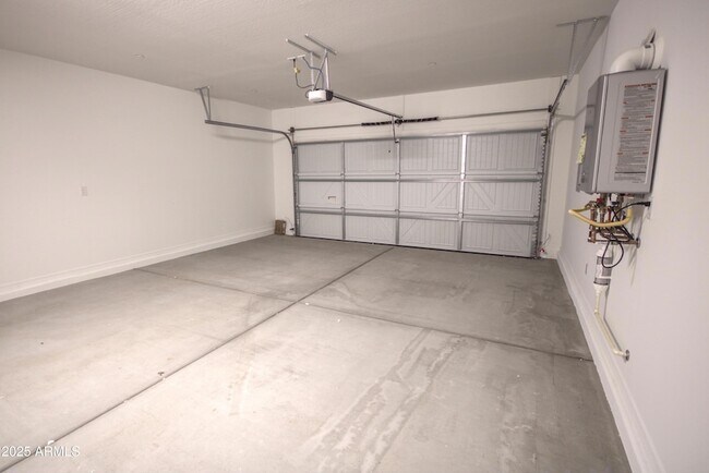 Building Photo - 21326 W Roanoke Ave