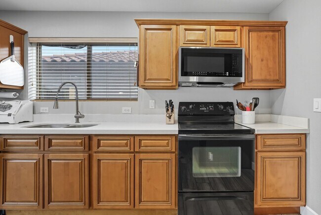 Building Photo - Beautiful 2-Story Home with Modern Upgrade...