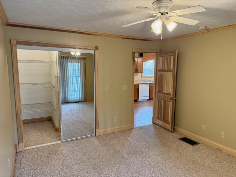 Building Photo - 1616 Spring Valley Dr