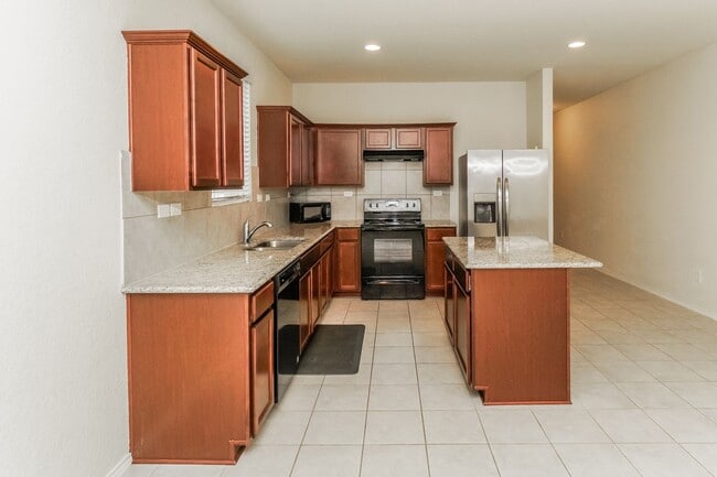 Building Photo - Perfect 3 bedroom ready to call home!