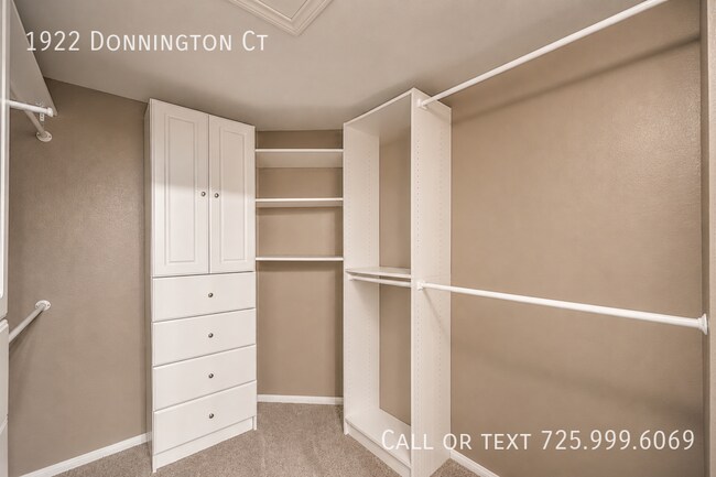 Building Photo - 1922 Donnington Ct