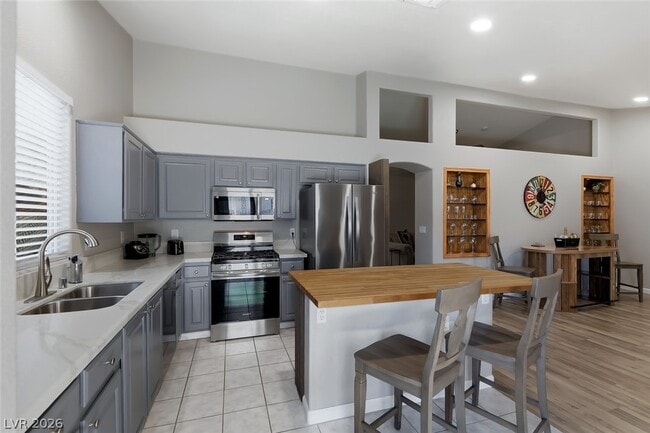 Building Photo - 833 Glitter Glen Ct