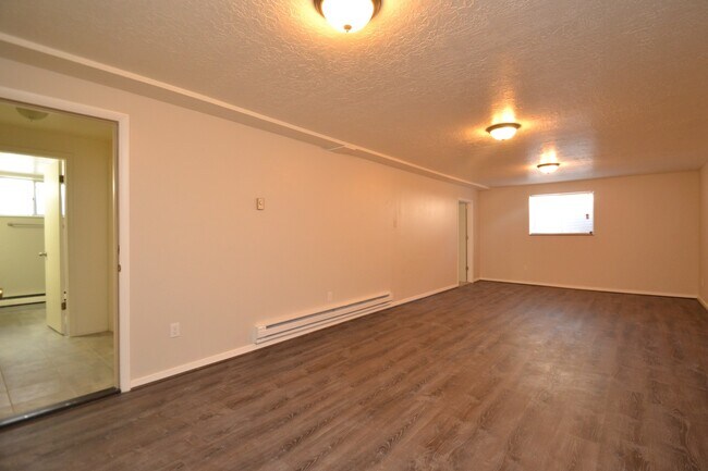 Building Photo - Awesome 5 bed 3 bath Home in Murray!!!