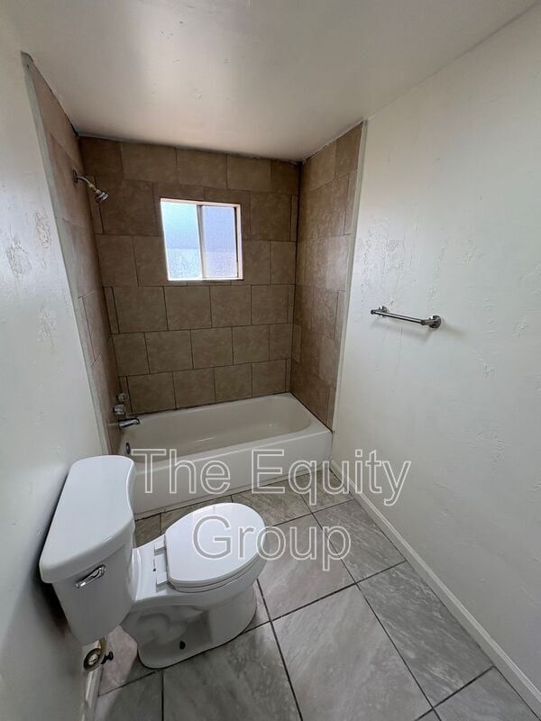 Building Photo - 326 S L St