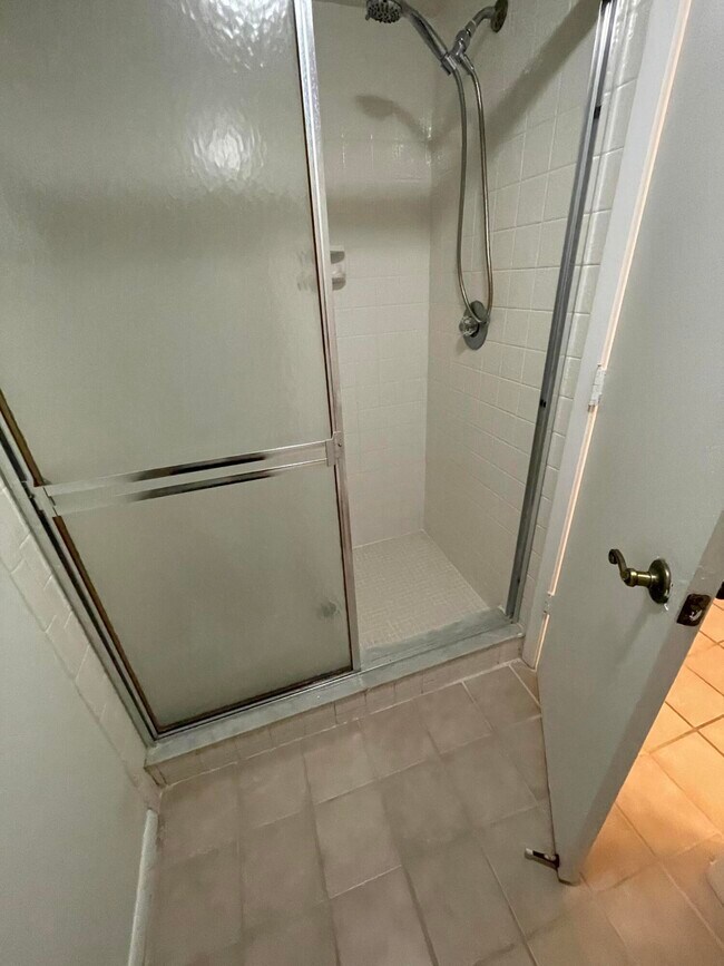 Building Photo - 1550 SE Royal Green Cir