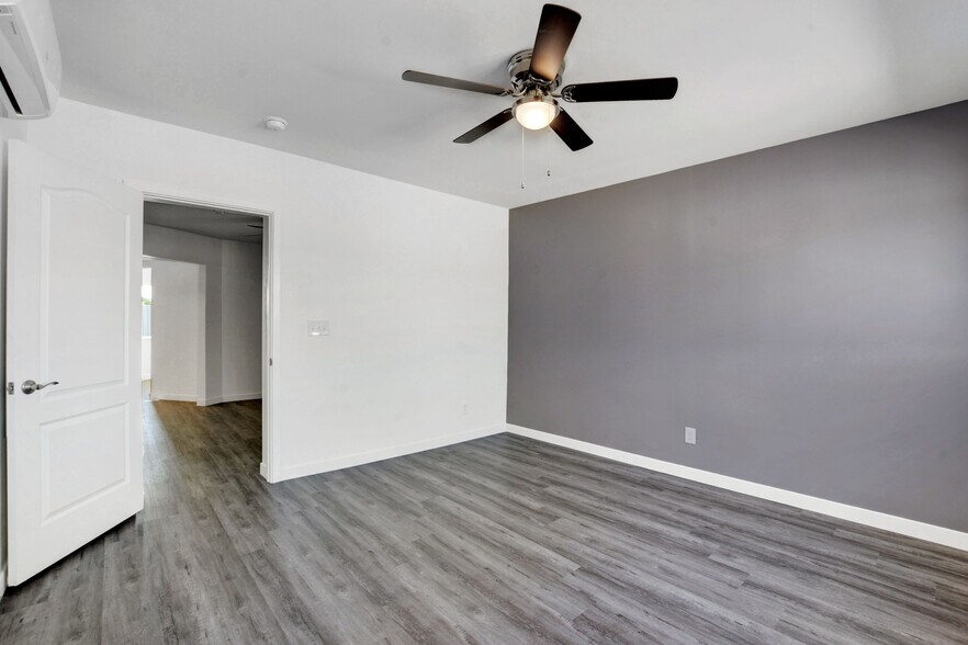 master bedroom - 1774 Willow Trl