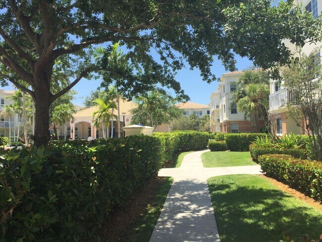 Building Photo - 9849 Baywinds Blvd