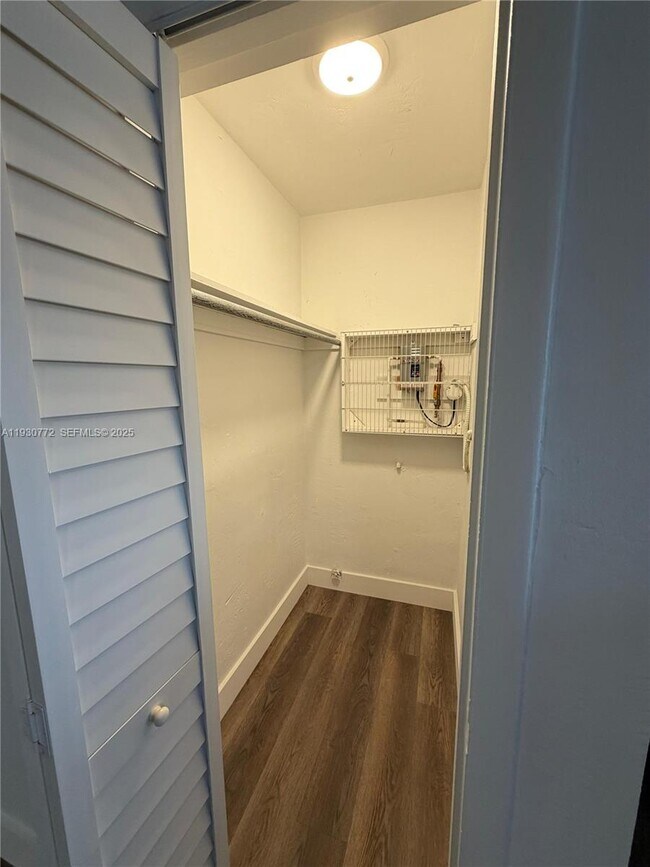 Building Photo - 100 Madeira Ave