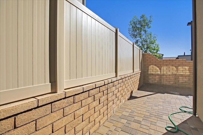 Building Photo - 28 Hideaway Loop