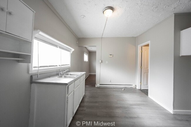 Building Photo - Charming 3-Bedroom Duplex with 2 Full Baths in Indianapolis - A Must See!