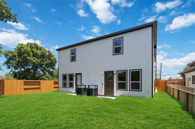 Building Photo - 5319 Bacher St