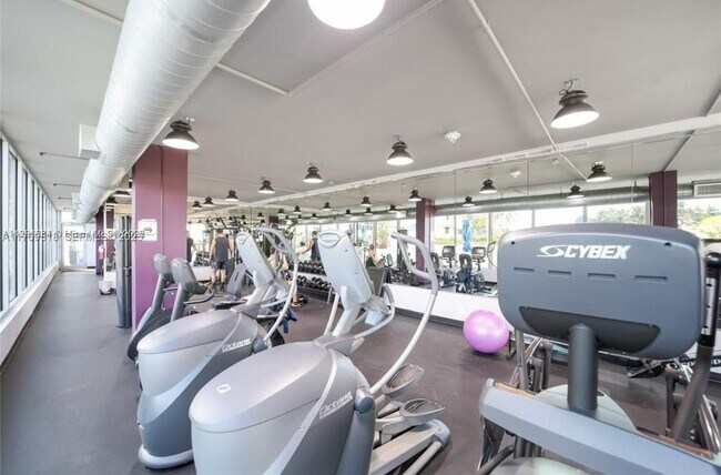 Building Photo - 100 Lincoln Rd