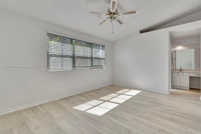 Building Photo - 1381 NW 126th Way