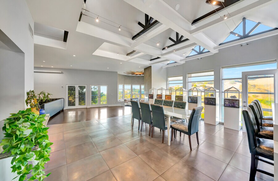 Building Photo - 3630 Avenida del Sol