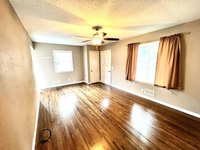 Building Photo - Single-Family Home Minutes from Saint Mary's!