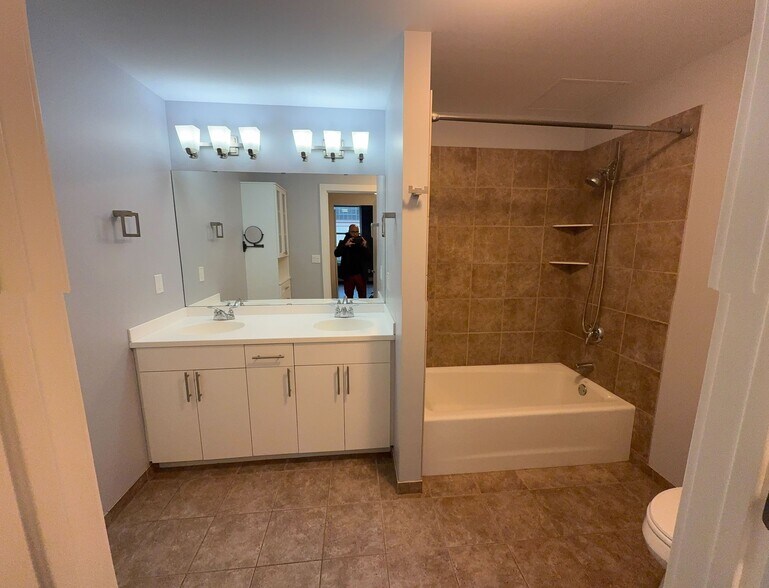 Building Photo - 401 N 2nd St