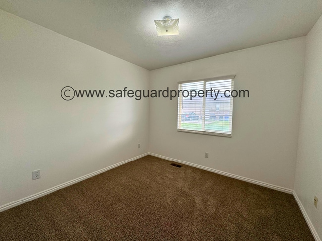 Building Photo - Cozy 2-Bedroom Home
