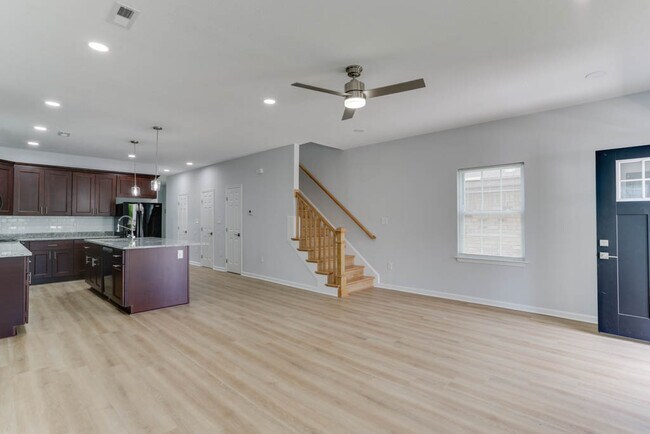 Building Photo - 1436 W 39th St