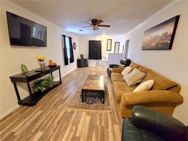 Building Photo - 690 Percheron Cir