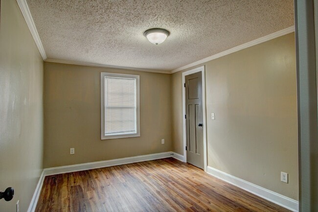 Building Photo - 105 Dutchess Dr