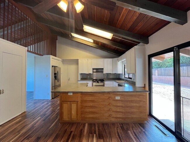 Building Photo - 420 Fairview Ln