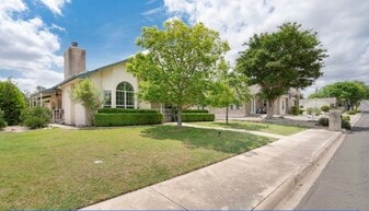 Building Photo - 721 Riverhill Blvd