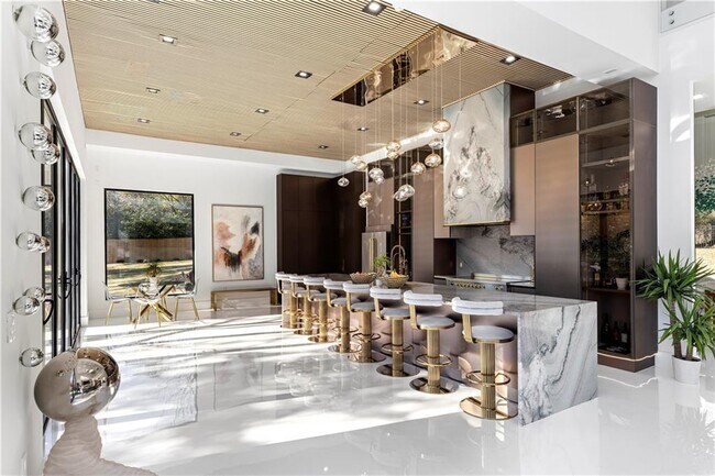 Building Photo - 3600 Lower Roswell Rd