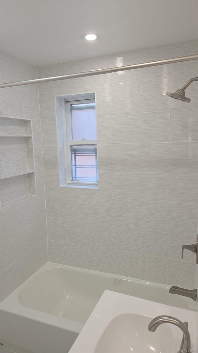 Building Photo - 1628 Allerton Ave