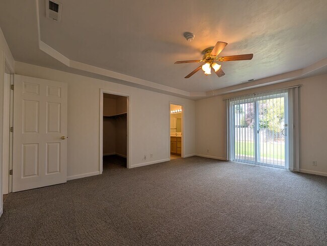 Building Photo - Great 3 Bedroom, 2-Bath Home With 2 Separate Living Rooms!