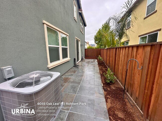 Building Photo - 6055 Oak Leaf Pl