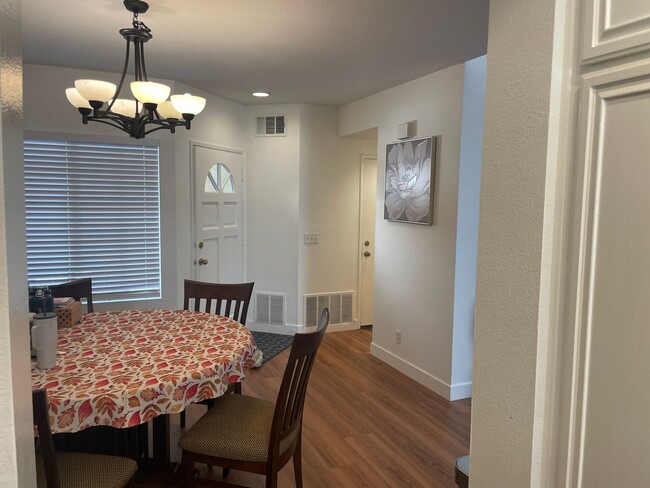 Building Photo - Dual Master Two Bedroom Townhome in Westpa...