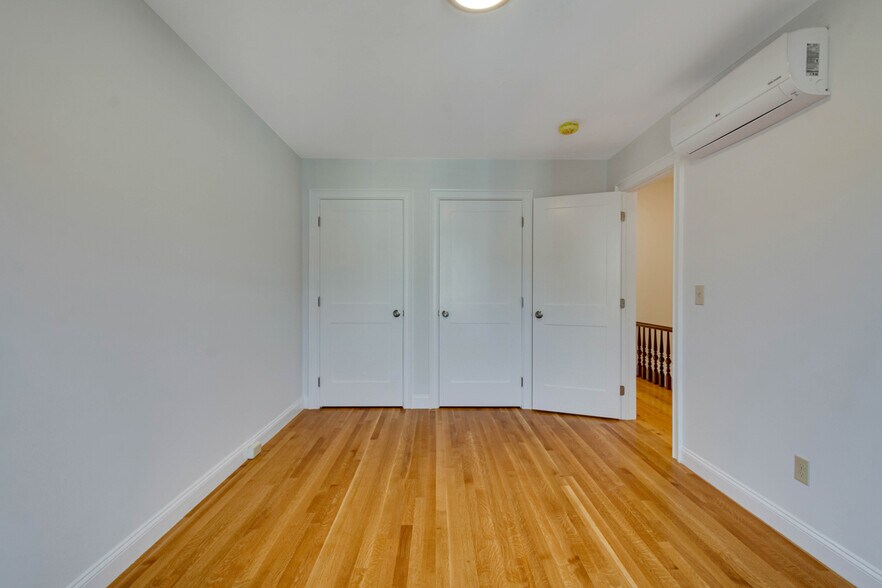 Building Photo - 31 School St