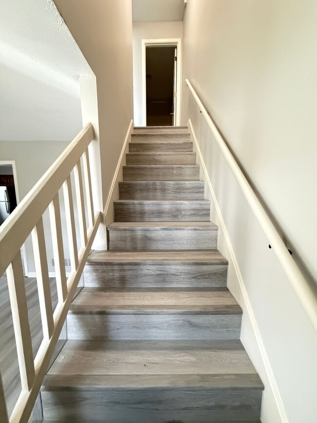 Building Photo - Prime location for a perfect 3 bed and 1.5 bath home!