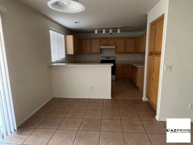 Building Photo - HURRY ON THIS ONE