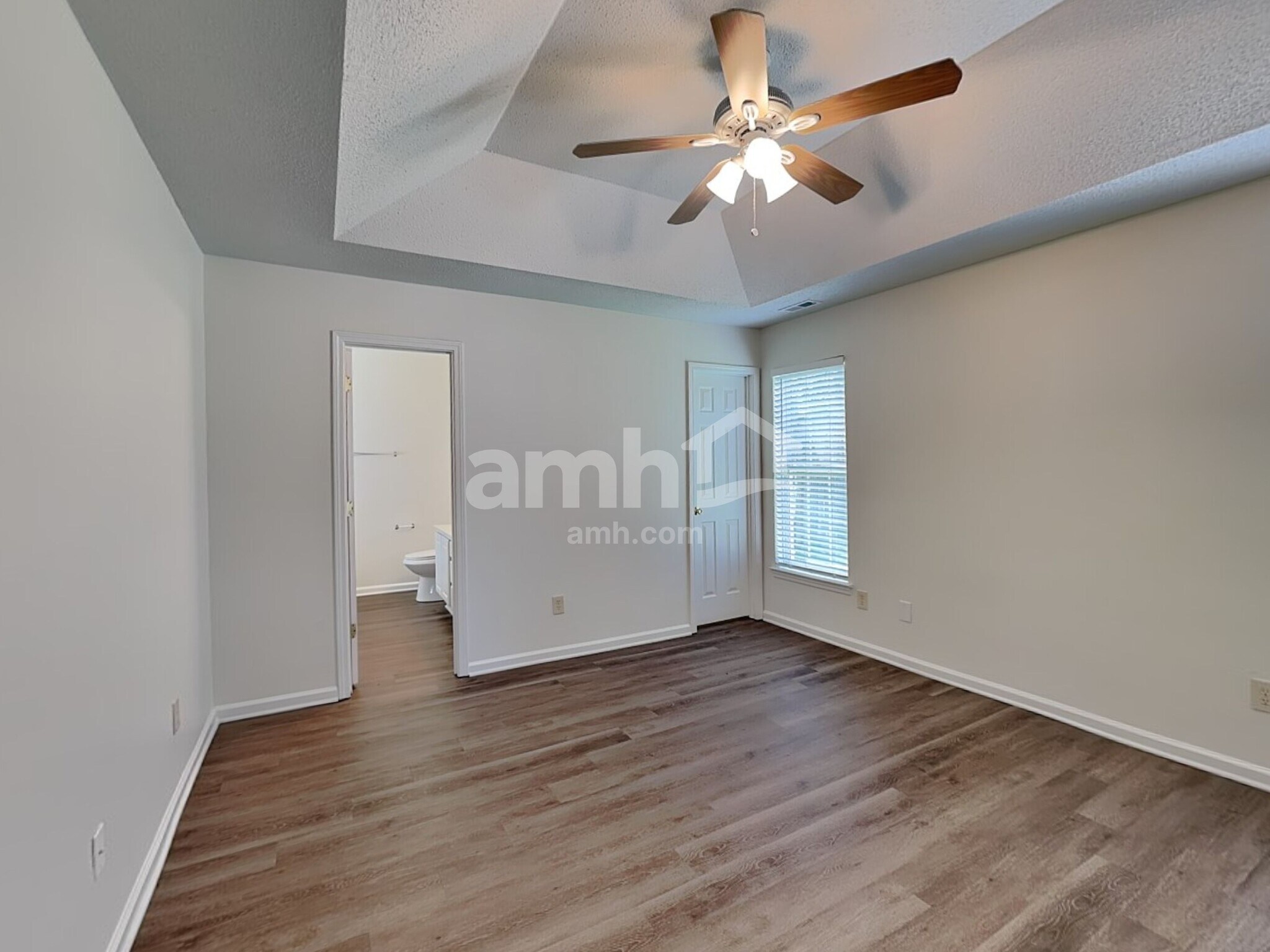 Building Photo - 821 Barbee Farm Dr