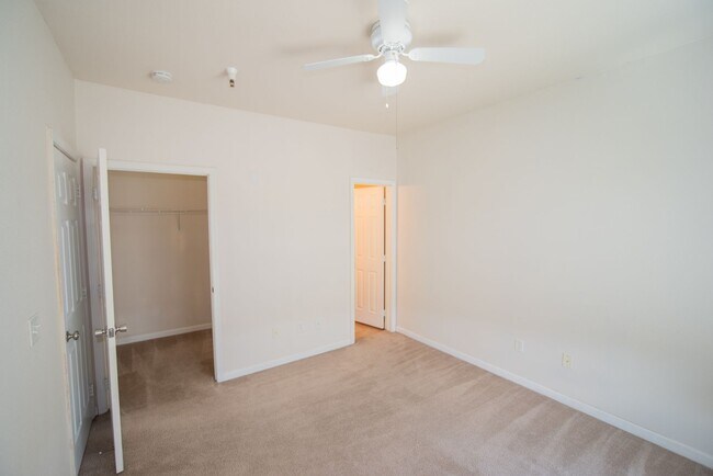 Building Photo - 2 Primary Suites Condo Near UNR