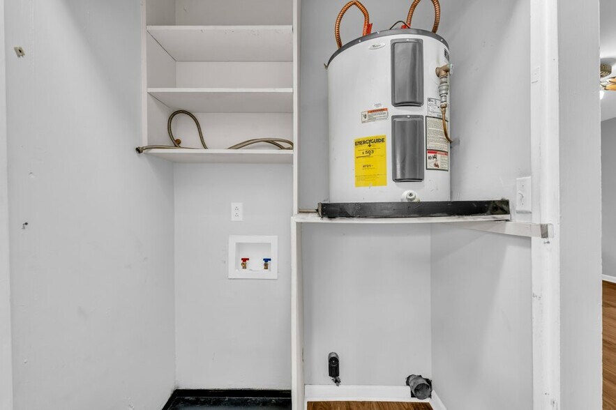 Building Photo - 412 6th St S