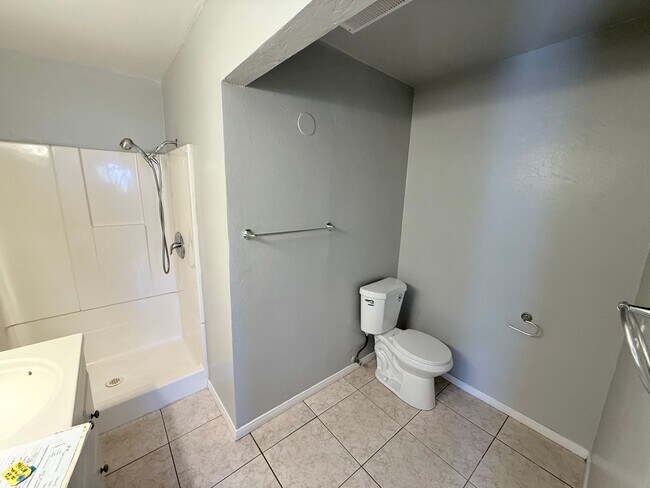 Building Photo - 1561 Olive Ave