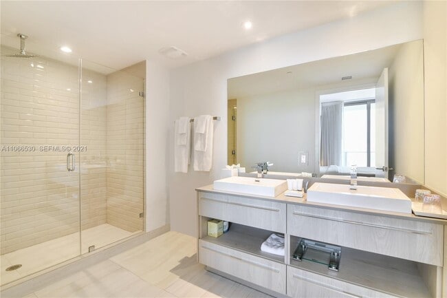 Building Photo - 4010 S Ocean Dr