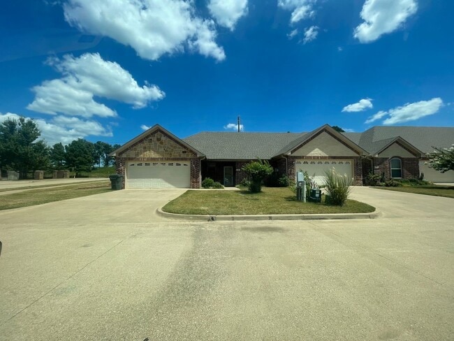 Building Photo - 104 Letha Ct