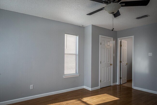 Building Photo - 210 Warbonnet Trail