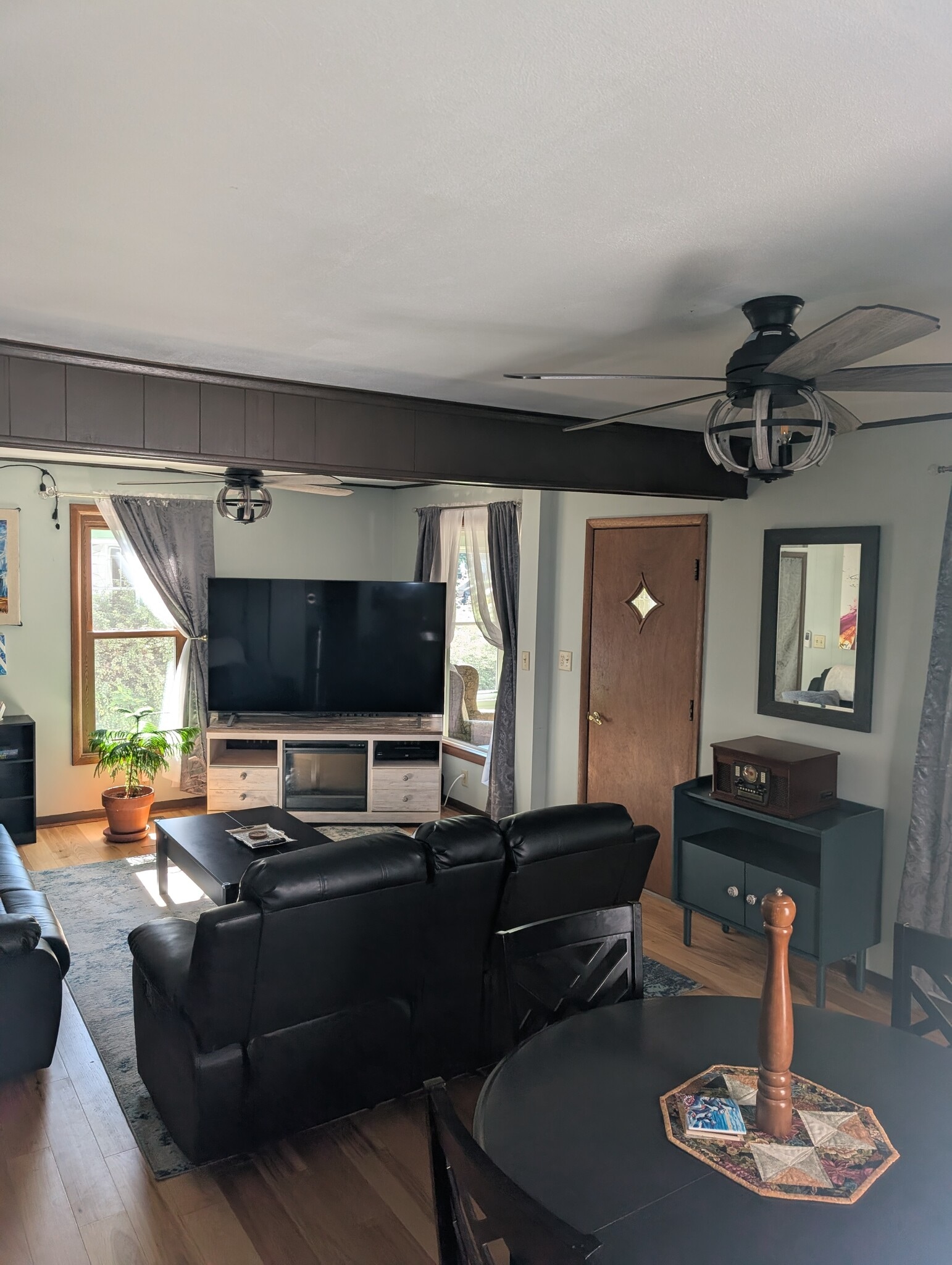 Livingroom - 2421 Upham St
