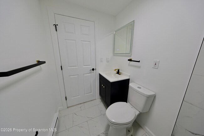 Building Photo - 318 W Main St