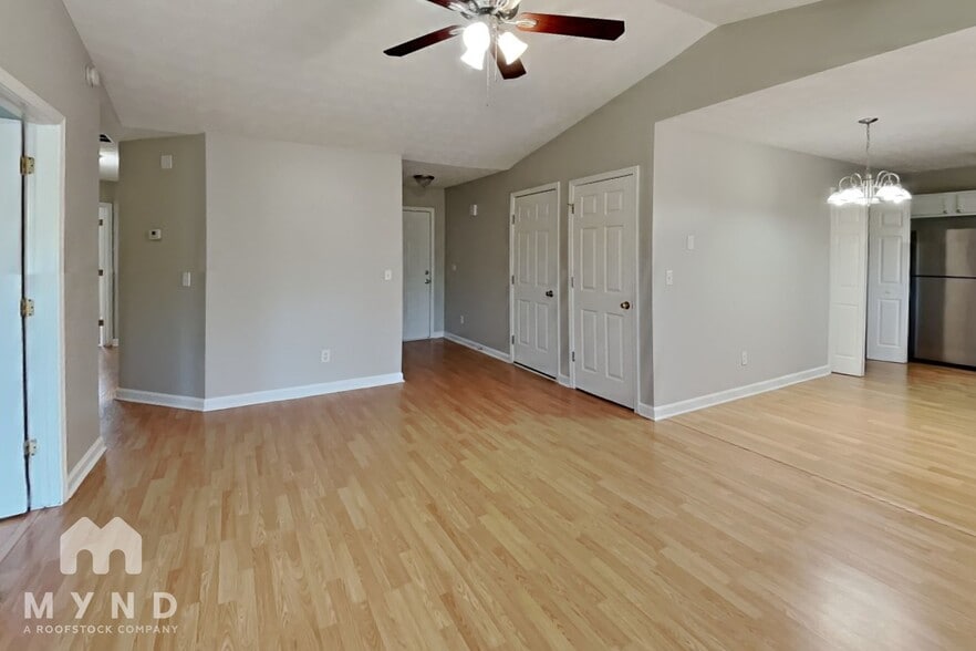 Building Photo - 534 Lakecourt Dr