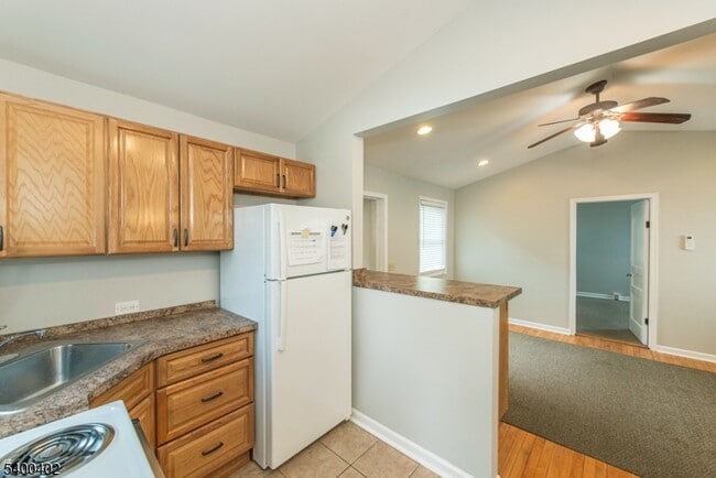 Building Photo - 59 Iroquois Ave