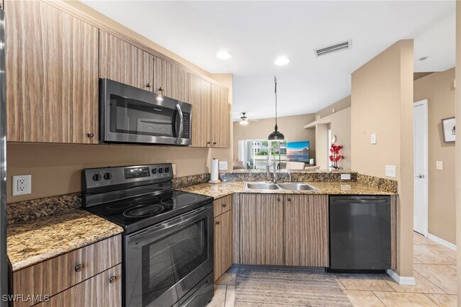 Building Photo - 12141 Summergate Cir