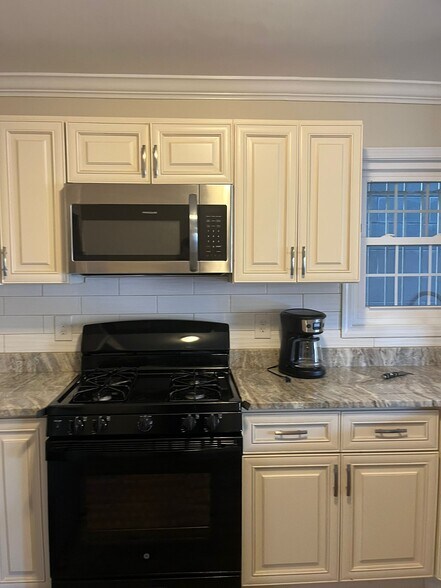 Building Photo - 35 Fairview Ave