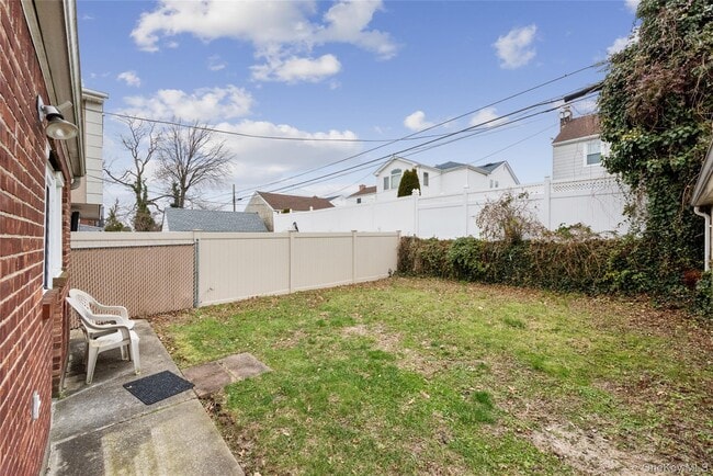 Building Photo - 166-23 24th Ave